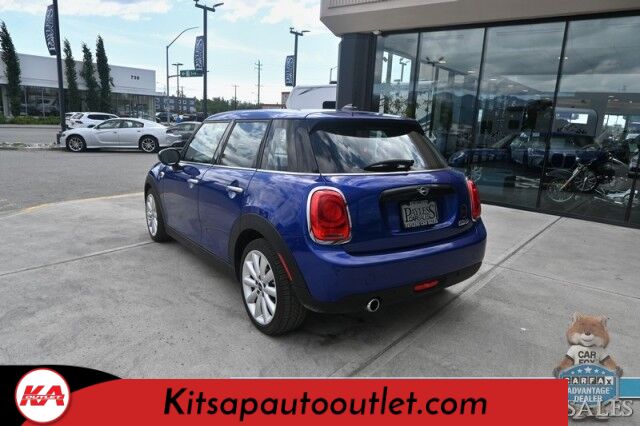 2021 MINI Cooper Oxford Edition / Heated Leather Seats / Power Locks, Windows & Mirrors / Dual Sunroofs / Keyless Entry & Start / Bluetooth / Back Up Camera / Aluminum Wheels / 37 MPG / Only 13K Miles Banglore