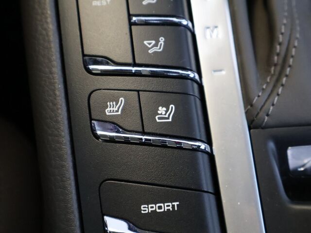 2021 Porsche Macan  Merriam KS