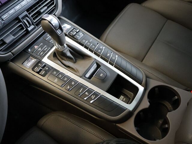 2021 Porsche Macan  Merriam KS