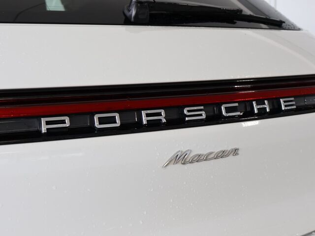 2021 Porsche Macan  Merriam KS
