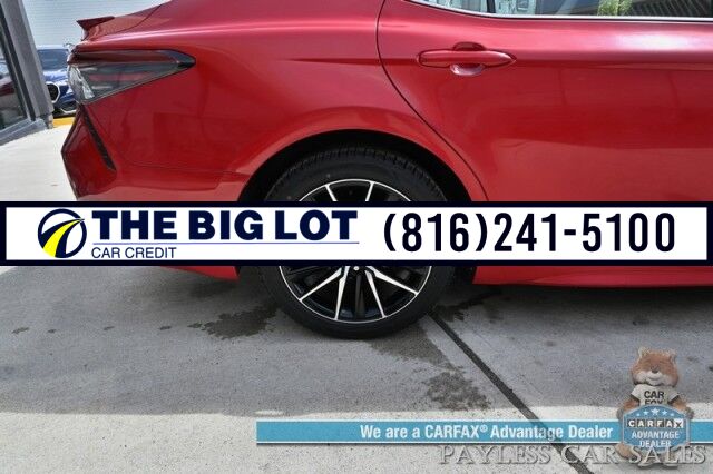 2021 Toyota Camry SE / Power Driver&apos;s Seat / Leather Trimmed Seats / Adaptive Cruise Control / Lane Departure & Forward Collision Alert / Apple CarPlay & Android Auto / USB Input / Back Up Camera / Alloy Wheels / 39 MPG Banglore