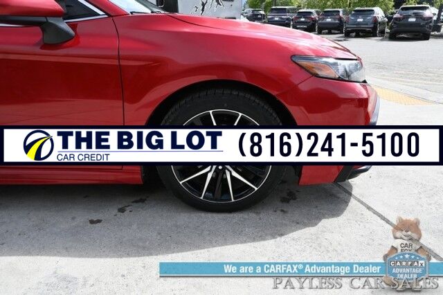 2021 Toyota Camry SE / Power Driver&apos;s Seat / Leather Trimmed Seats / Adaptive Cruise Control / Lane Departure & Forward Collision Alert / Apple CarPlay & Android Auto / USB Input / Back Up Camera / Alloy Wheels / 39 MPG Banglore