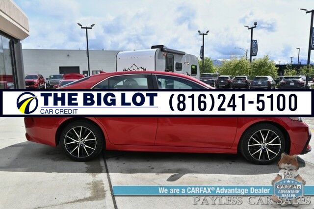 2021 Toyota Camry SE / Power Driver&apos;s Seat / Leather Trimmed Seats / Adaptive Cruise Control / Lane Departure & Forward Collision Alert / Apple CarPlay & Android Auto / USB Input / Back Up Camera / Alloy Wheels / 39 MPG Banglore