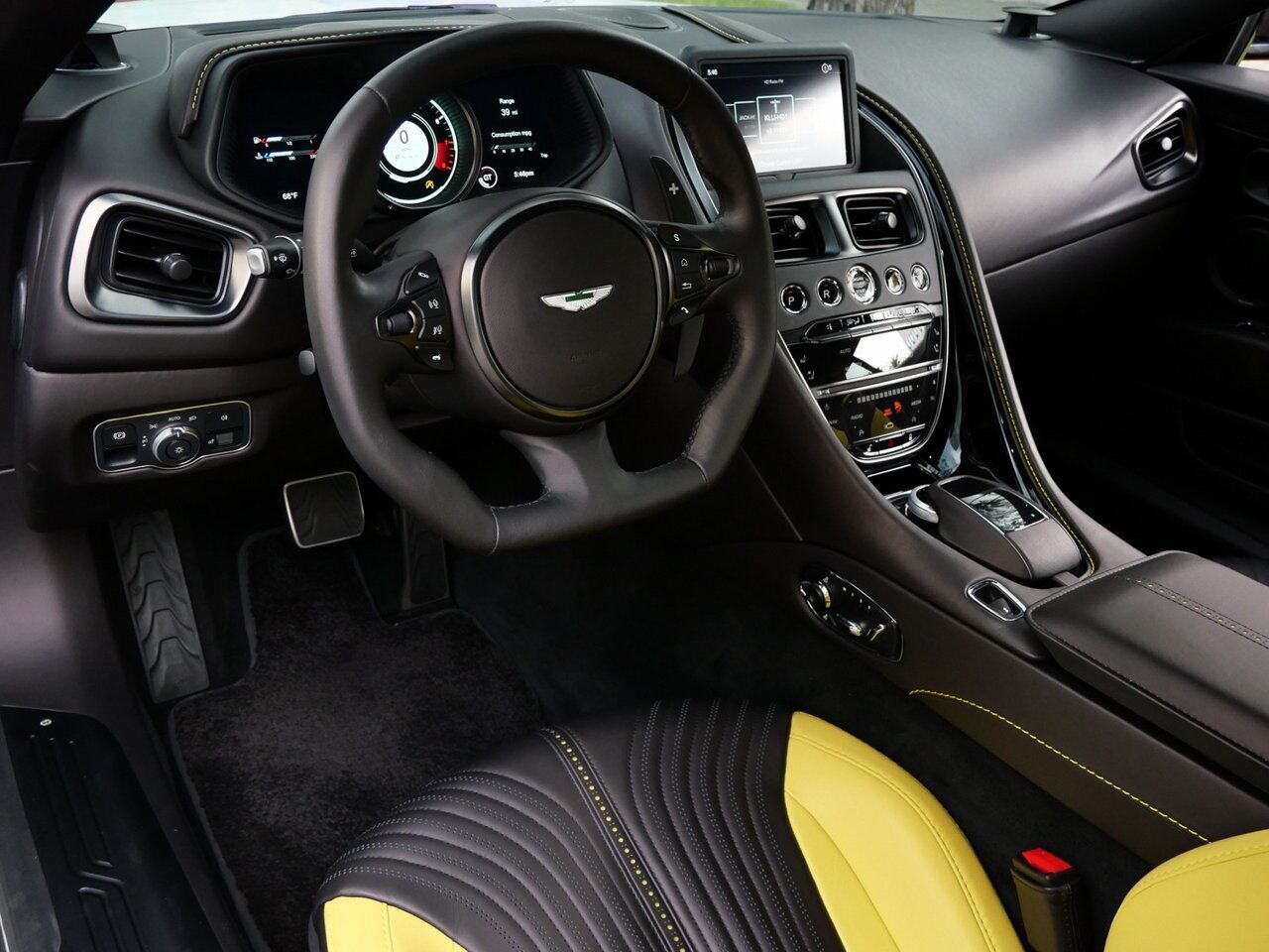 2022 Aston Martin DB11