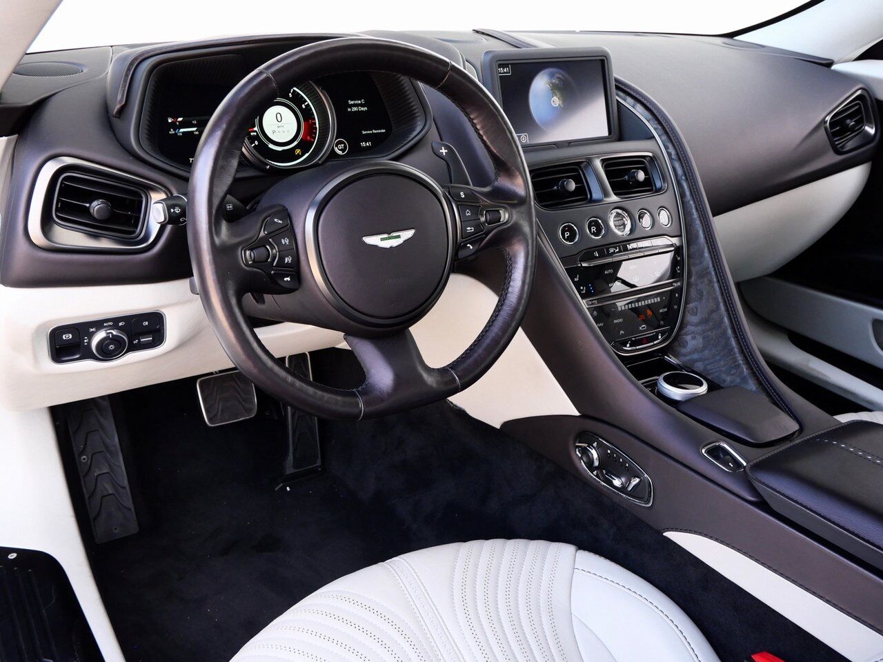 2022 Aston Martin DB11