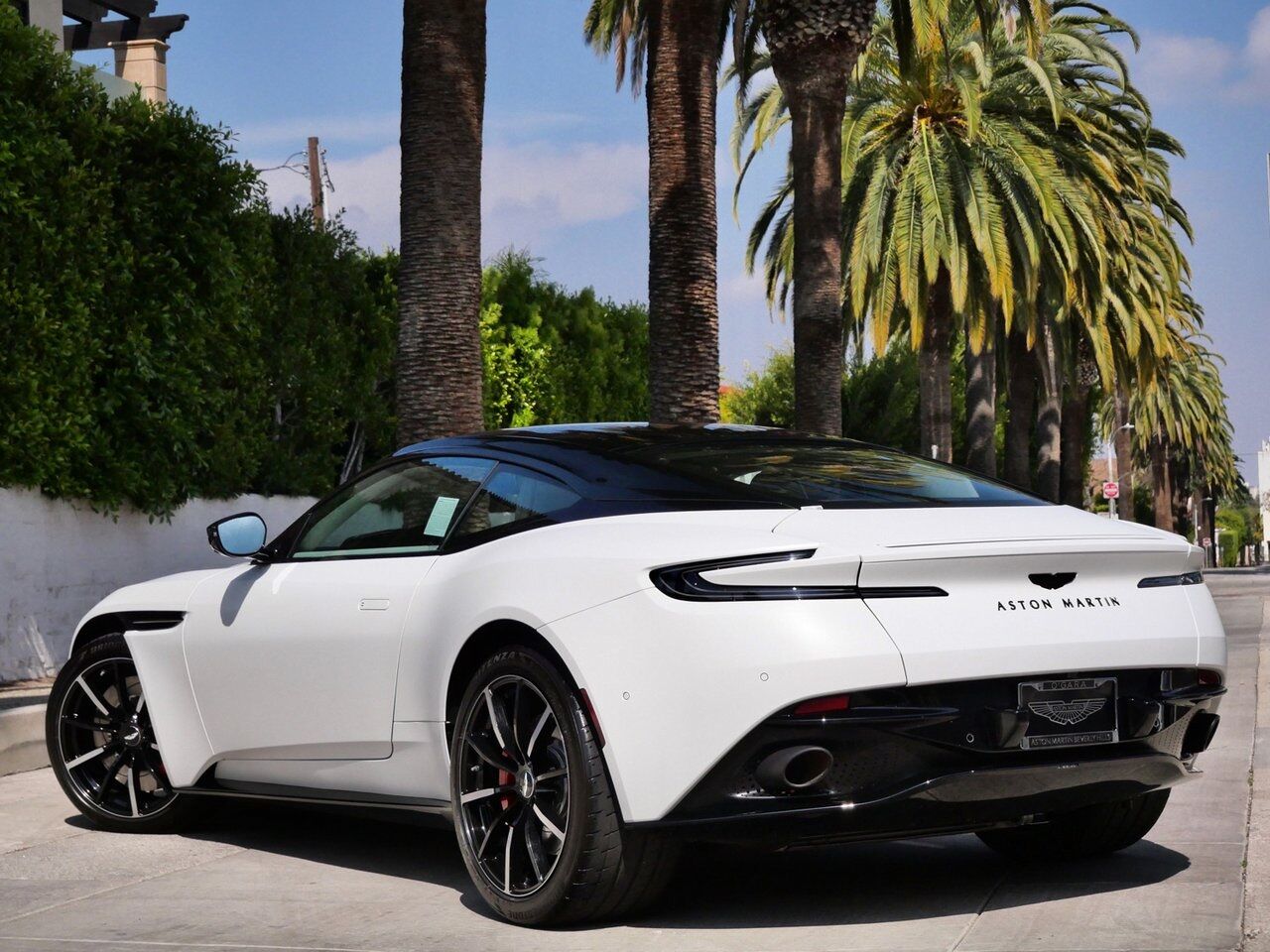 2022 Aston Martin DB11