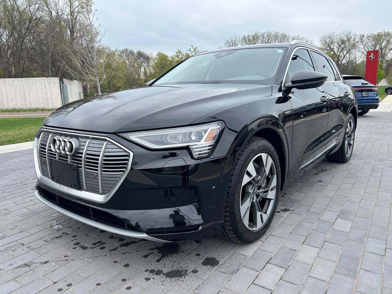 2022 Audi e-tron Premium Plus