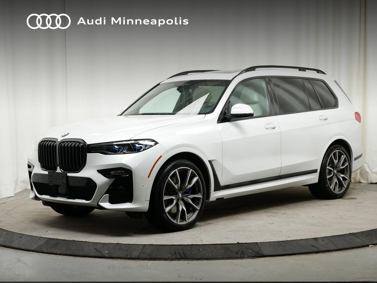 2022 BMW X7 M50i