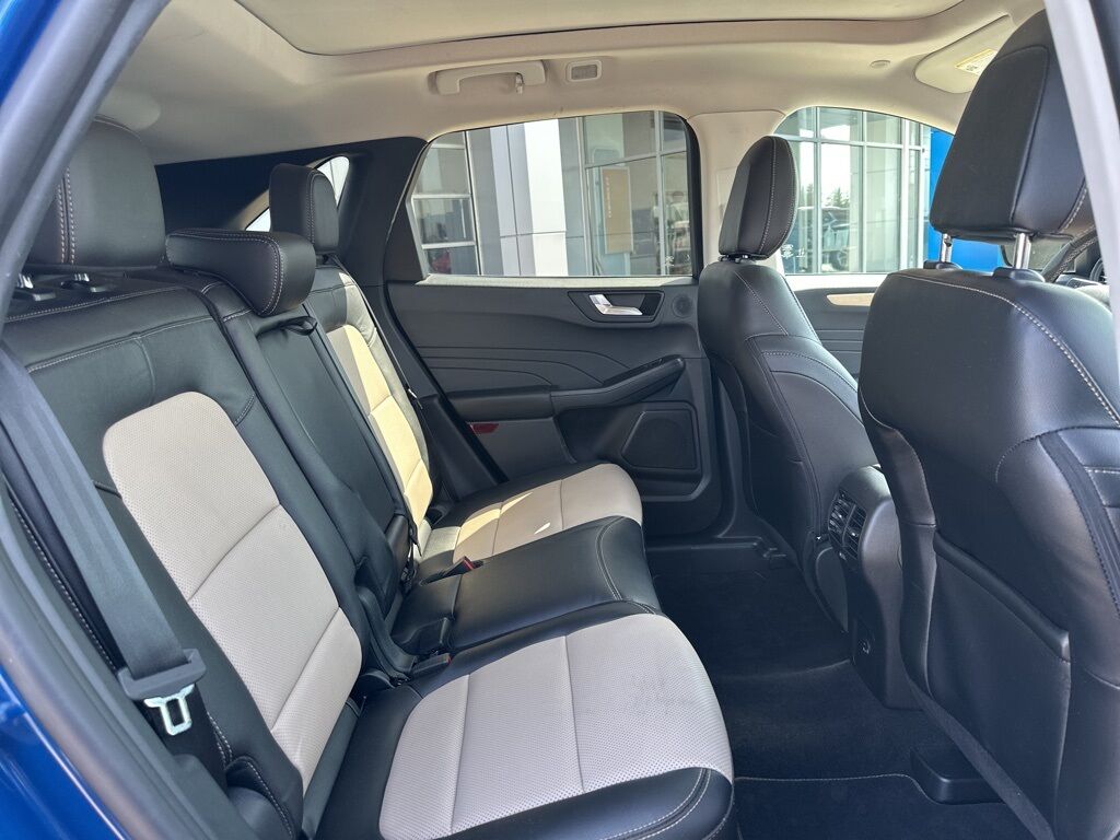 2022 Ford Escape Hybrid Titanium Manitowoc WI