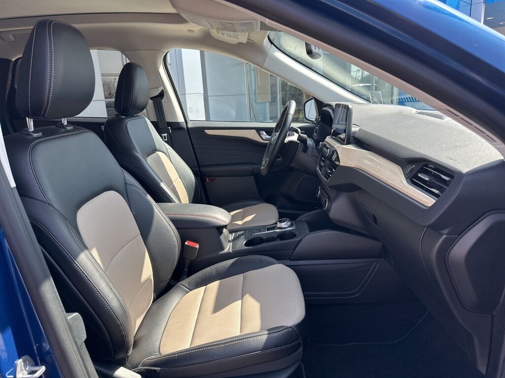 2022 Ford Escape Hybrid Titanium Manitowoc WI