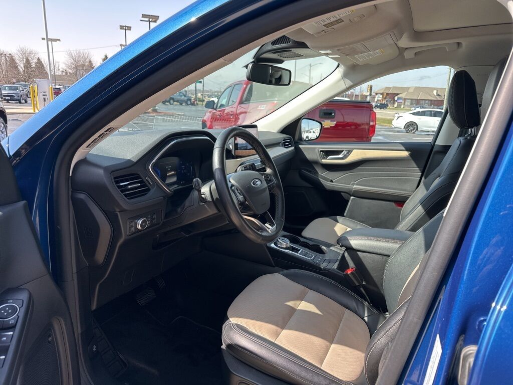 2022 Ford Escape Hybrid Titanium Manitowoc WI