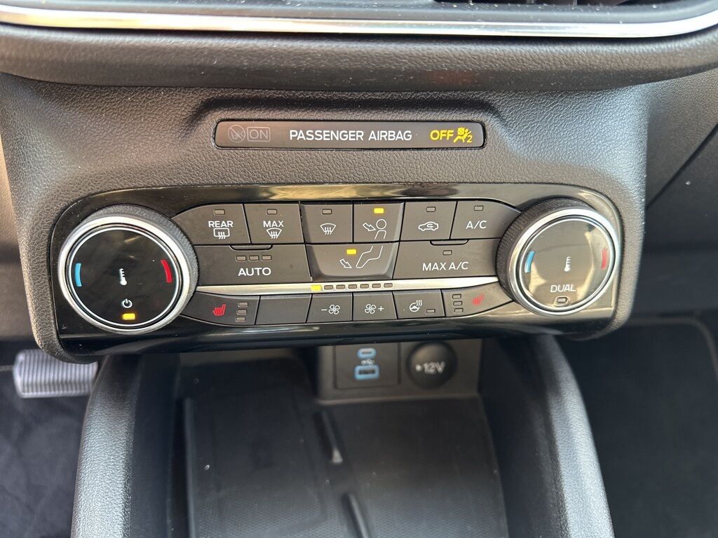 2022 Ford Escape Hybrid Titanium Manitowoc WI