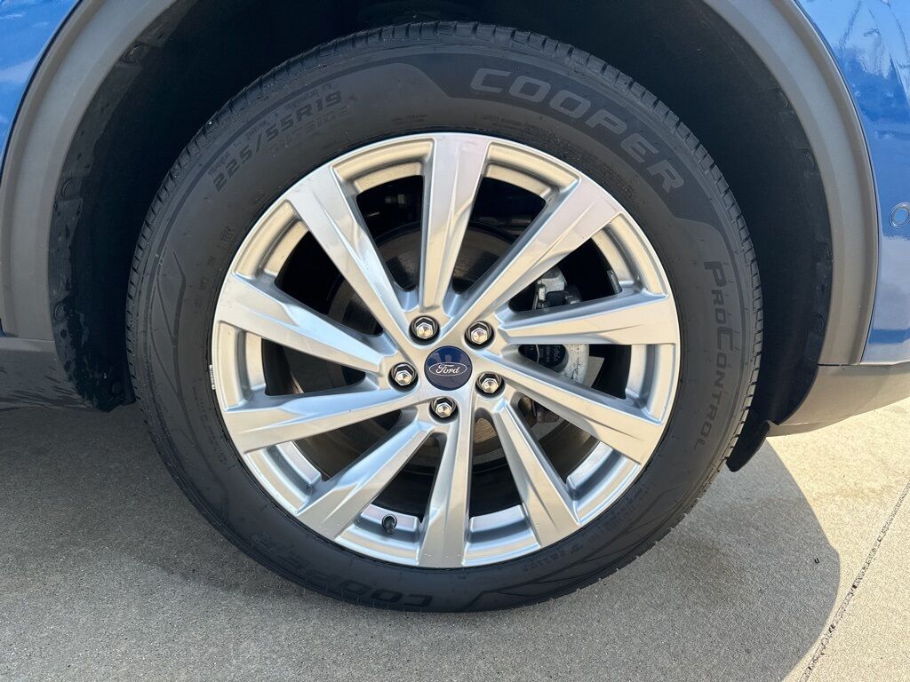 2022 Ford Escape Hybrid Titanium Manitowoc WI