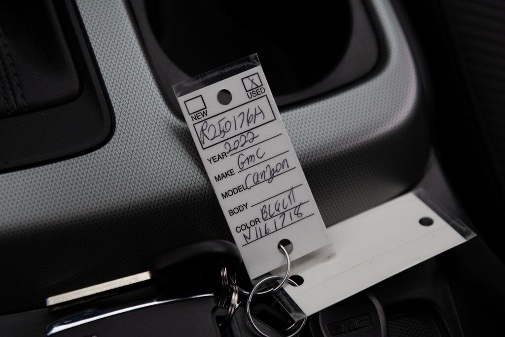 2022 GMC Canyon AT4 w/Leather Racine WI