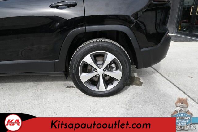 2022 Jeep Cherokee Limited / 4X4 / Auto Start / Power & Heated Leather Seats / Heated Steering Wheel / Sunroof / Adaptive Cruise Control / Lane Departure & Blind Spot Alert / Apple CarPlay & Android Auto / Back Up Camera / Power Liftgate Banglore