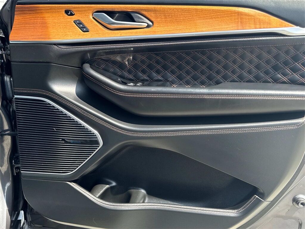 2022 Jeep Grand Cherokee L Summit Quincy MA