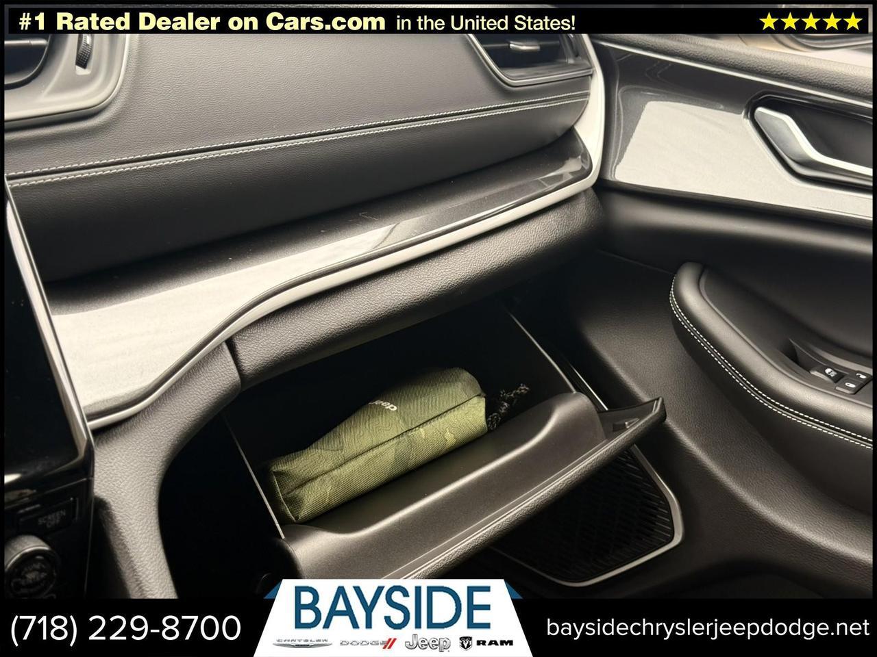 2022 Jeep Grand Cherokee Laredo Bayside NY