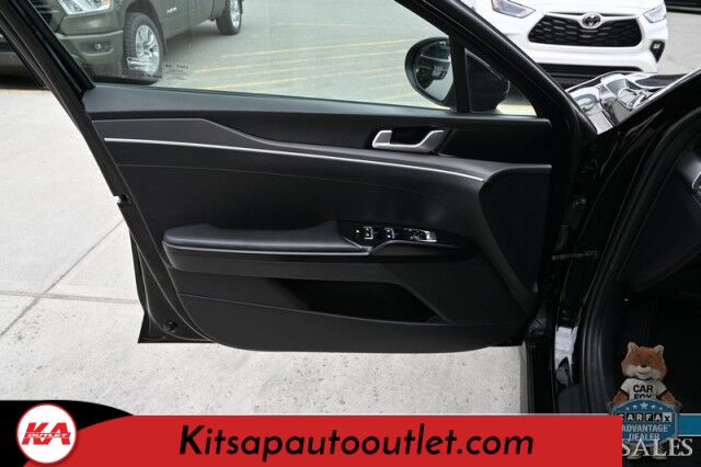 2022 Kia K5 GT-LINE / AWD / AutoStart / Power & Heated Leather Trimmed Seats / Navigation / Lane Departure & Blind Spot Alert / Apple CarPlay & Android Auto / Back Up Camera / Keyless Entry & Start / 33 MPG Banglore