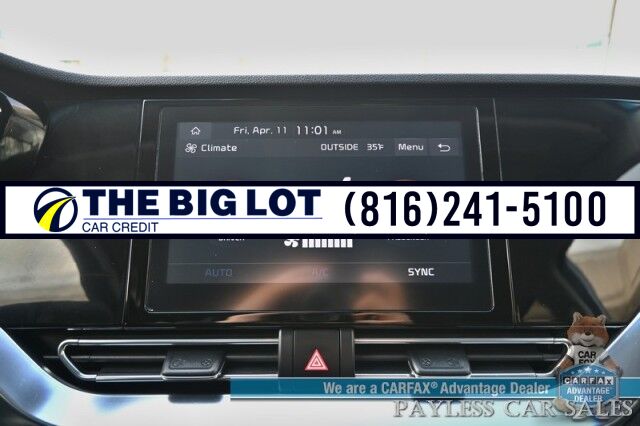 2022 Kia Niro LXS Hybrid / Blind Spot Alert / Lane Departure Alert / Apple CarPlay & Android Auto / Back Up Camera / Keyless Entry & Start / Cruise Control / Alloy Wheels / 51 MPG / 1-Owner Banglore