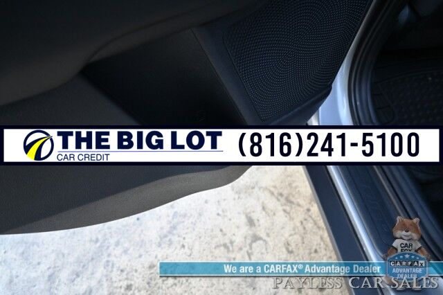 2022 Kia Niro LXS Hybrid / Blind Spot Alert / Lane Departure Alert / Apple CarPlay & Android Auto / Back Up Camera / Keyless Entry & Start / Cruise Control / Alloy Wheels / 51 MPG / 1-Owner Banglore
