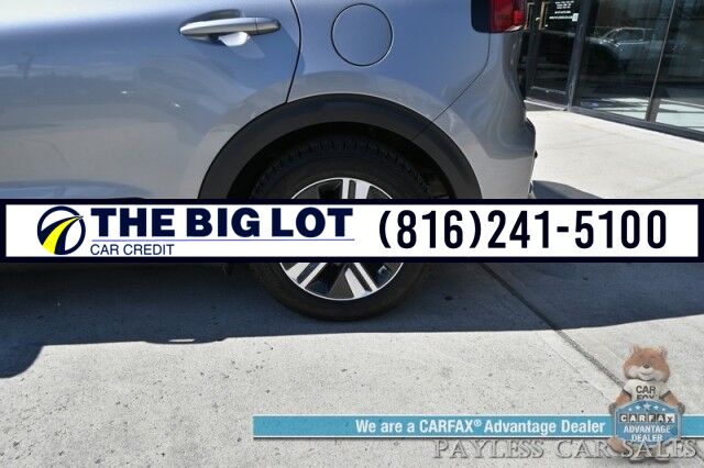 2022 Kia Niro LXS Hybrid / Blind Spot Alert / Lane Departure Alert / Apple CarPlay & Android Auto / Back Up Camera / Keyless Entry & Start / Cruise Control / Alloy Wheels / 51 MPG / 1-Owner Banglore