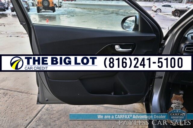 2022 Kia Niro LXS Hybrid / Blind Spot Alert / Lane Departure Alert / Apple CarPlay & Android Auto / Back Up Camera / Keyless Entry & Start / Cruise Control / Alloy Wheels / 51 MPG / 1-Owner Banglore