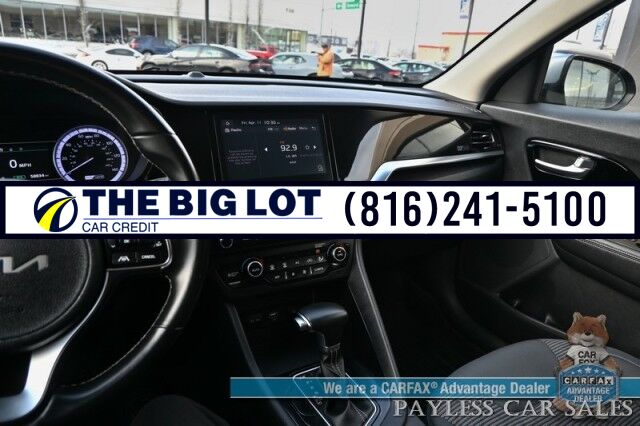 2022 Kia Niro LXS Hybrid / Blind Spot Alert / Lane Departure Alert / Apple CarPlay & Android Auto / Back Up Camera / Keyless Entry & Start / Cruise Control / Alloy Wheels / 51 MPG / 1-Owner Banglore