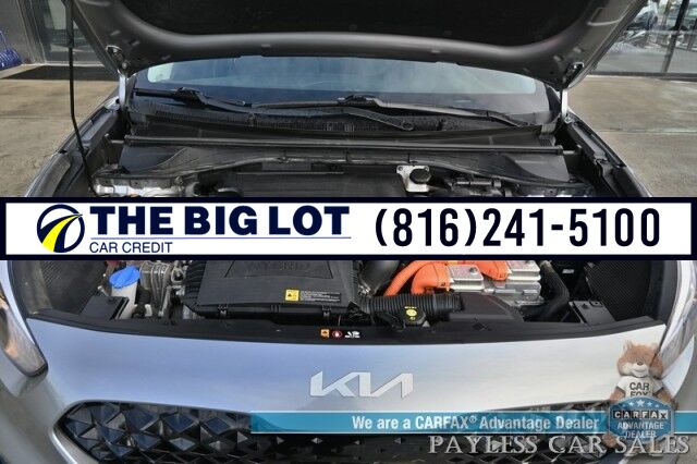 2022 Kia Niro LXS Hybrid / Blind Spot Alert / Lane Departure Alert / Apple CarPlay & Android Auto / Back Up Camera / Keyless Entry & Start / Cruise Control / Alloy Wheels / 51 MPG / 1-Owner Banglore