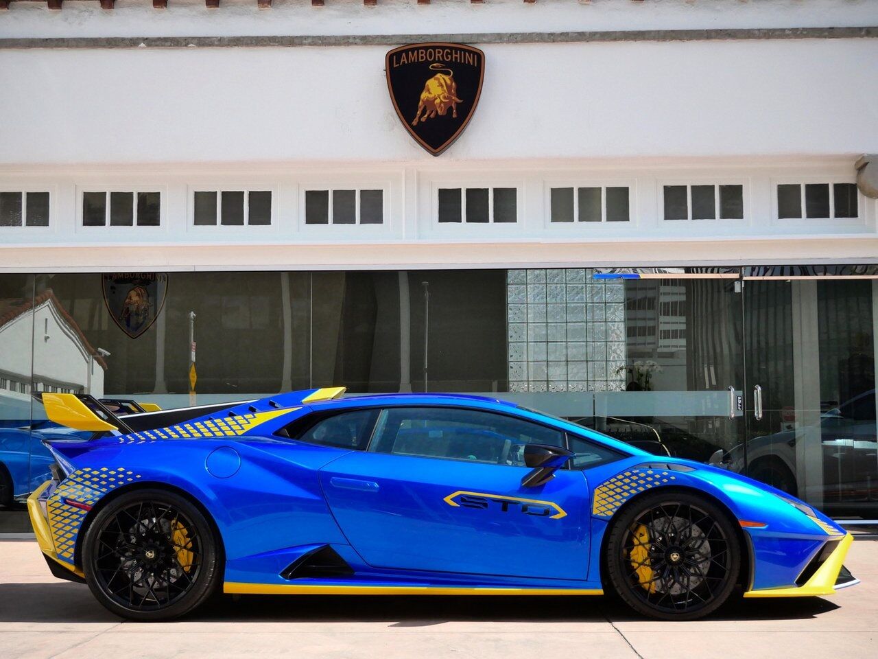 2022 Lamborghini Huracan STO Base Base