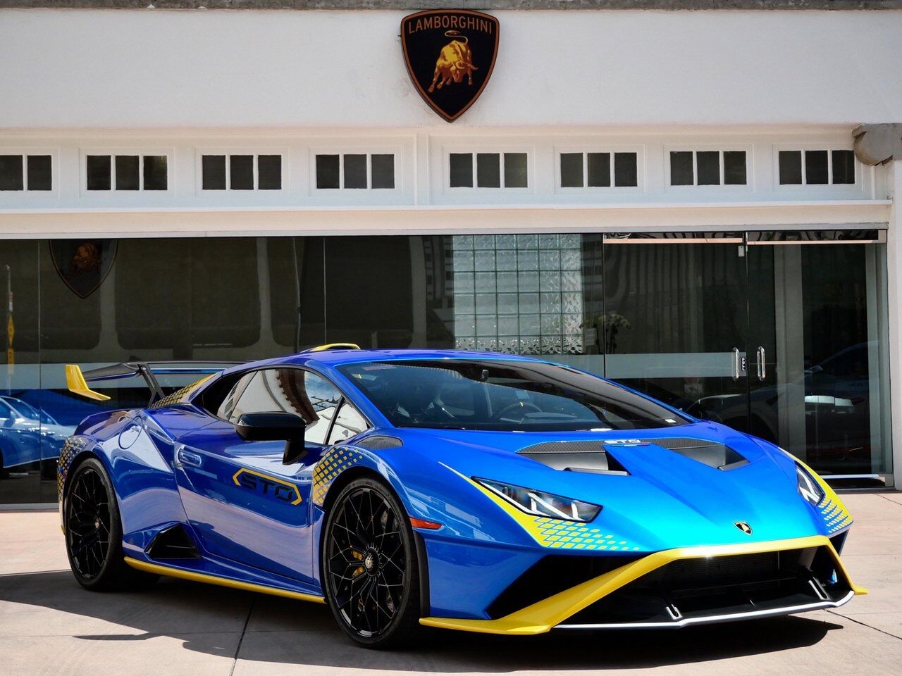 2022 Lamborghini Huracan STO Base Base