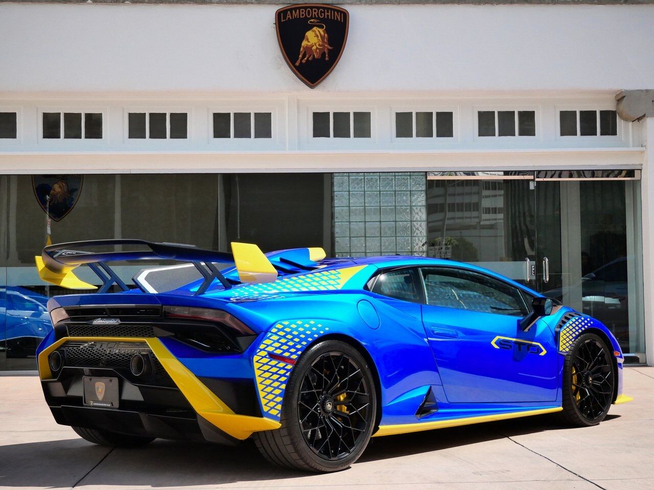 2022 Lamborghini Huracan STO Base Base