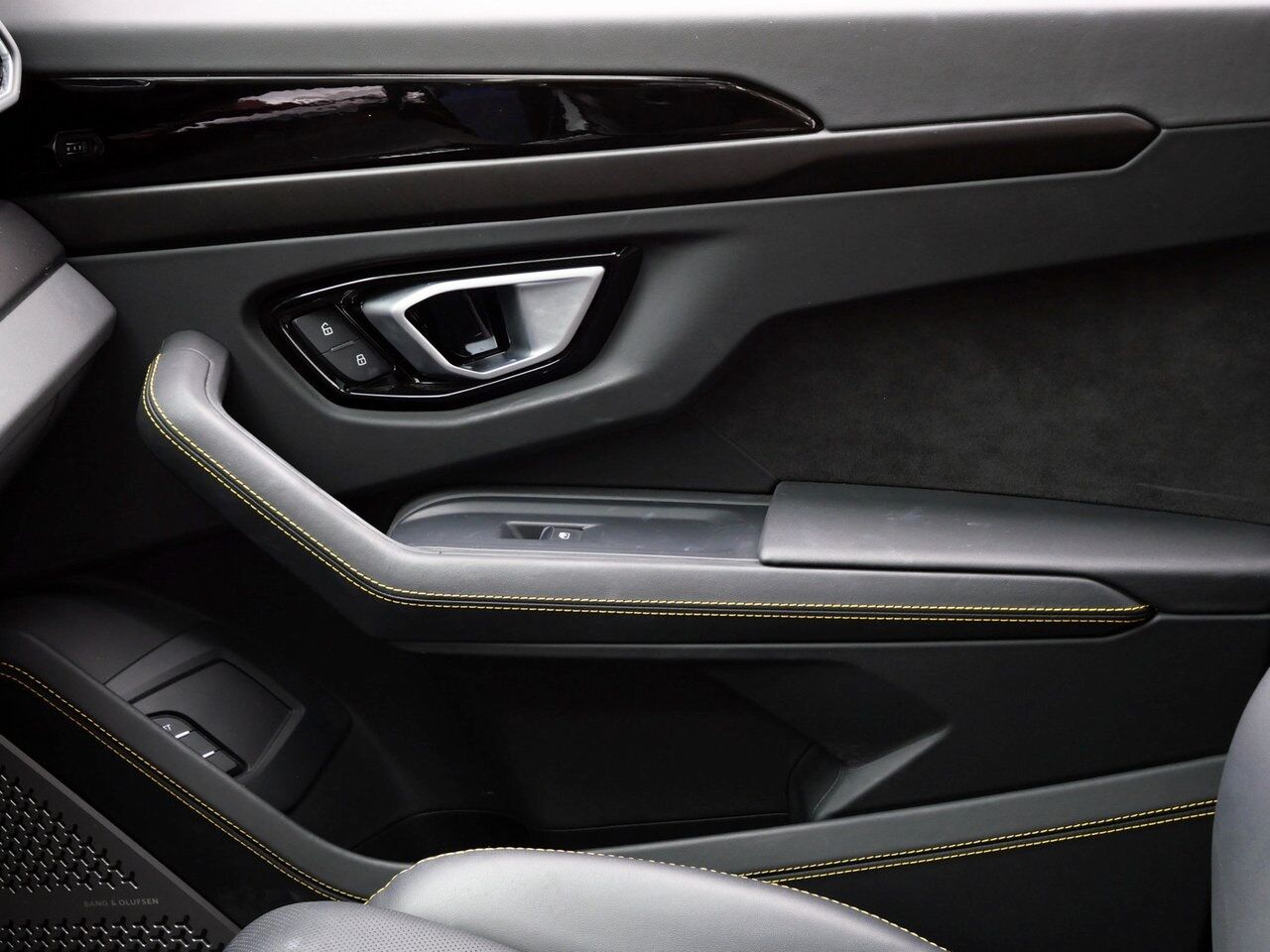 2022 Lamborghini Urus Base Base Lawrence KS