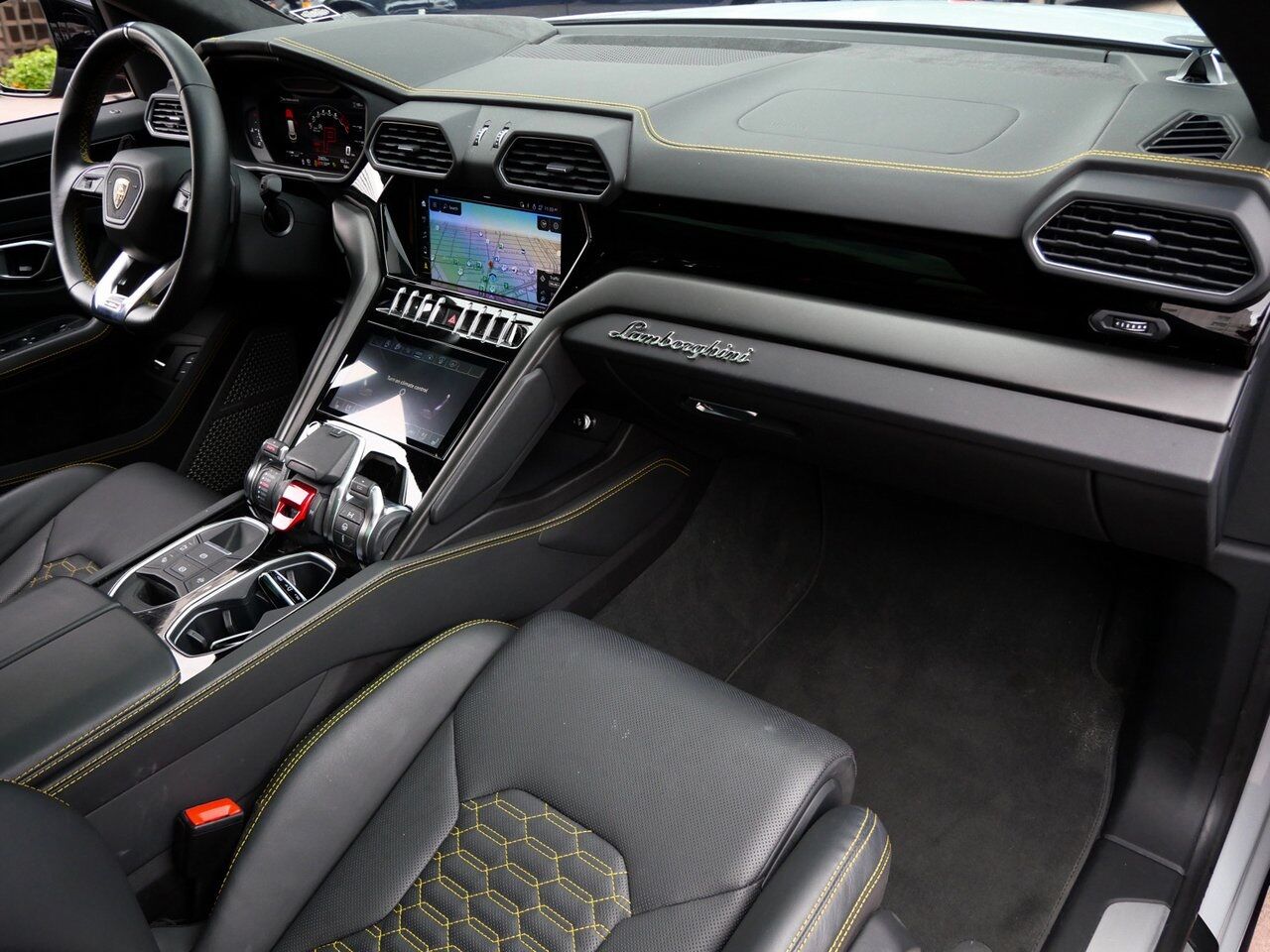 2022 Lamborghini Urus Base Base Lawrence KS