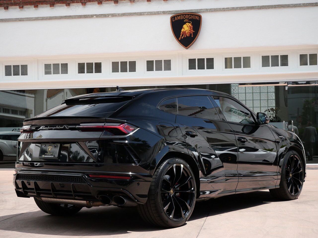 2022 Lamborghini Urus Base Base