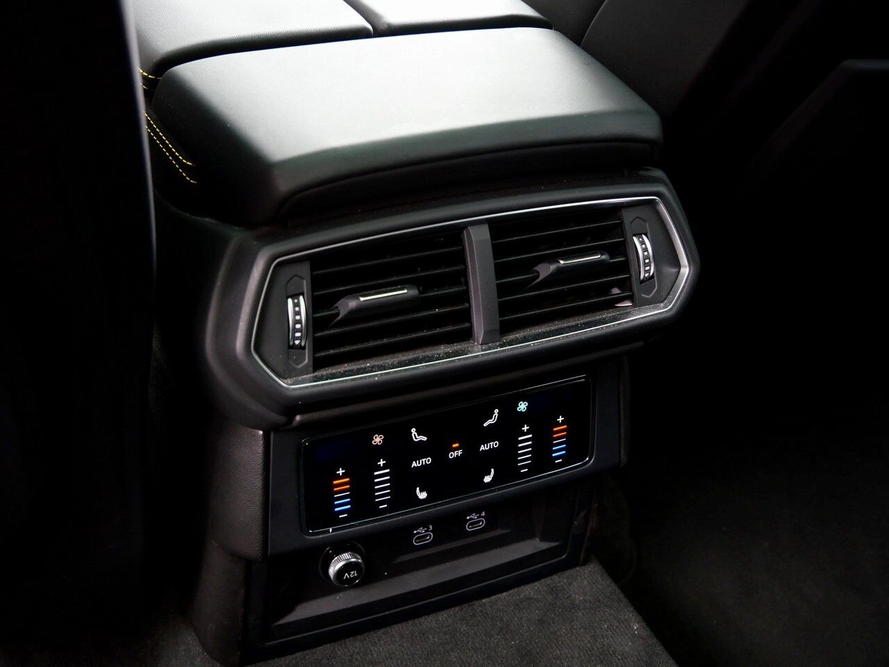 2022 Lamborghini Urus Base Base Lawrence KS