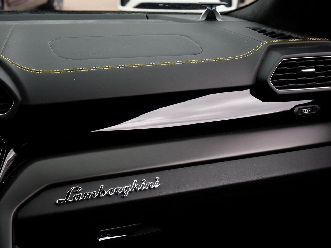 2022 Lamborghini Urus Base Base Lawrence KS