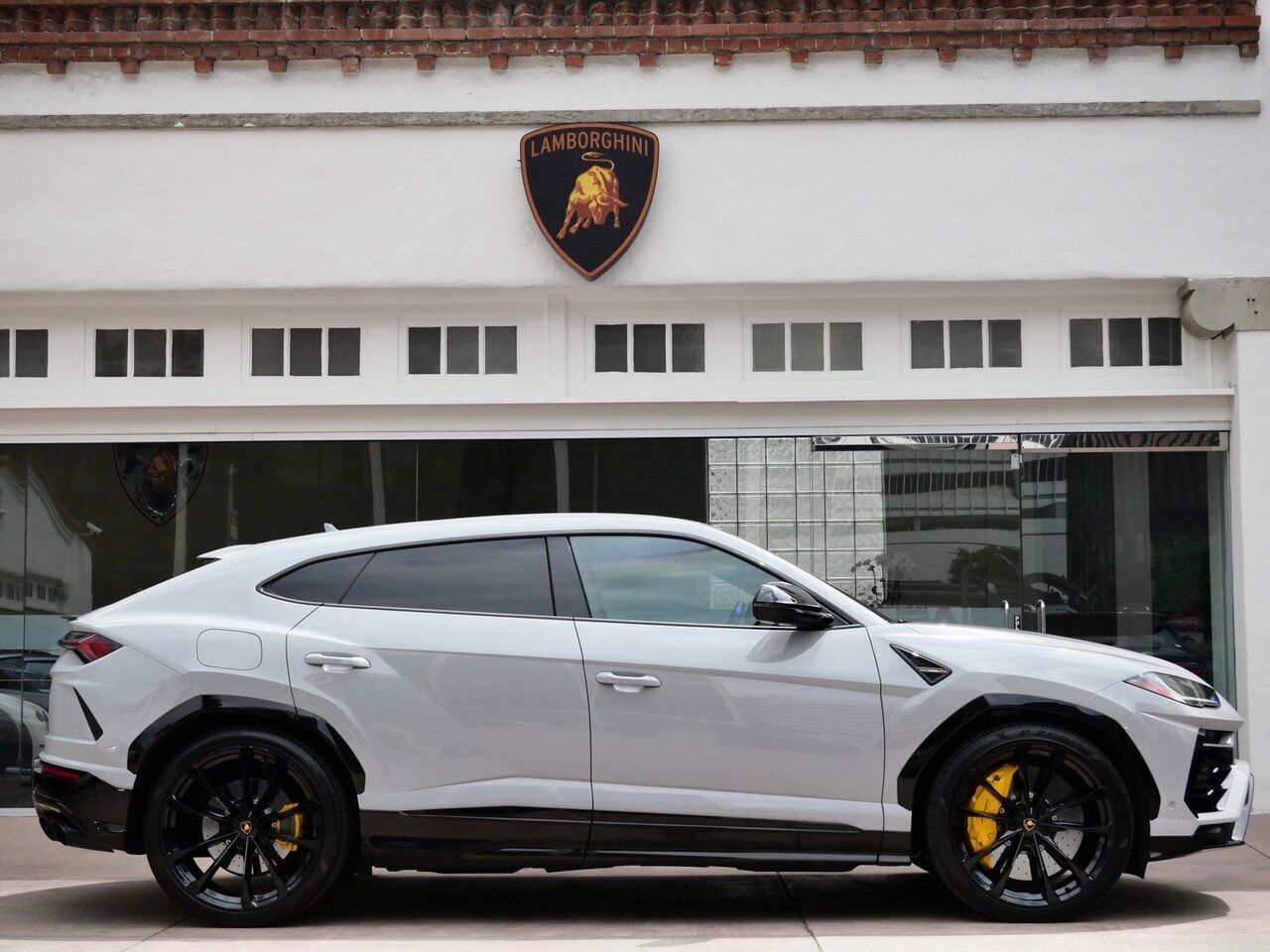 2022 Lamborghini Urus Base Base