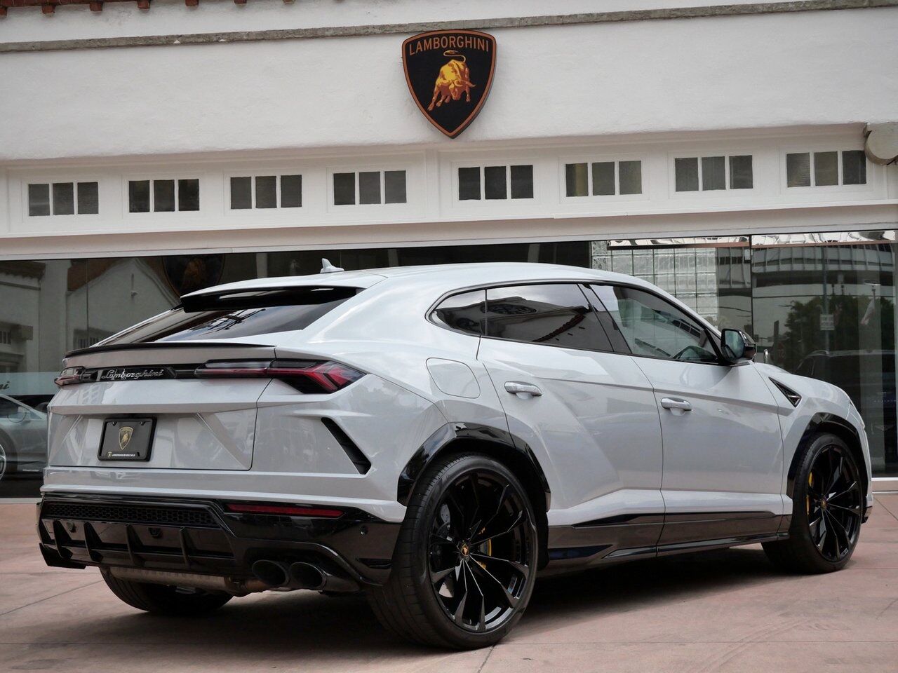 2022 Lamborghini Urus Base Base