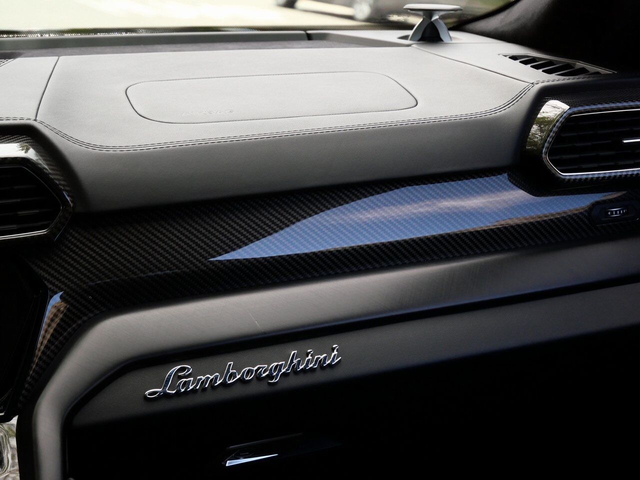 2022 Lamborghini Urus Base Base Lawrence KS