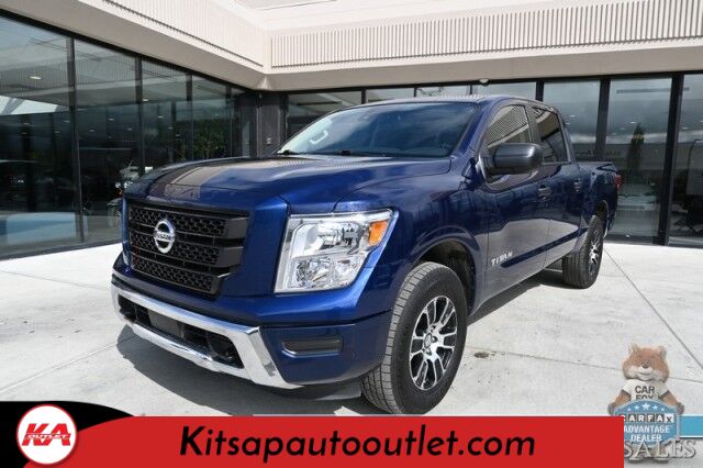 2022 Nissan Titan SV / 4X4 / 5.6L V8 / Crew Cab / Seats 6 / Adaptive Cruise Control / Lane Departure & Blind Spot Alert / Apple CarPlay & Android Auto / Back Up Camera / Rear Parking Sensors / Keyless Entry & Start / 1-Owner