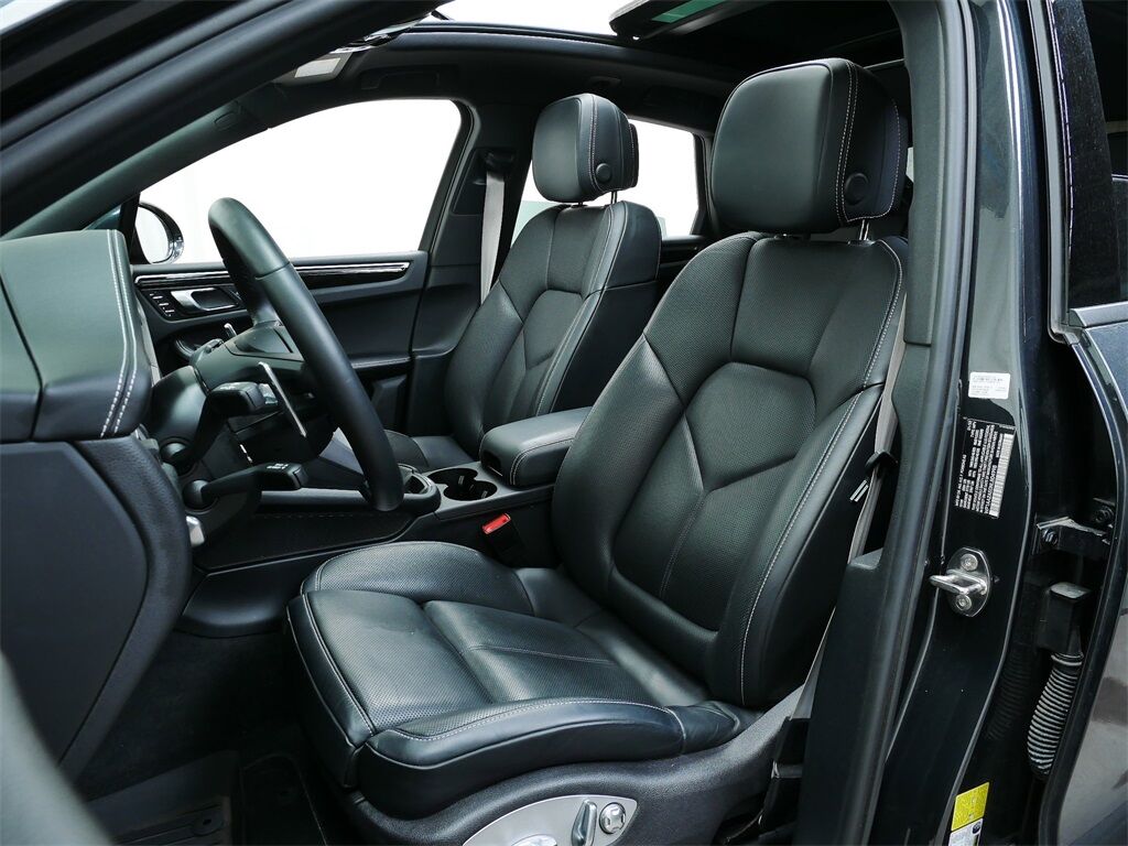 2022 Porsche Macan Oak Ridge TN