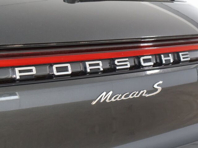 2022 Porsche Macan S Merriam KS