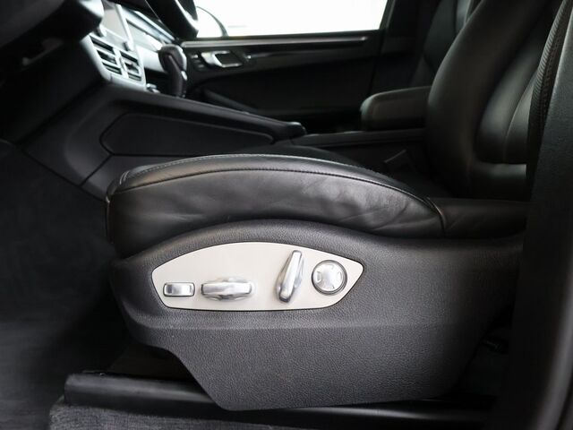 2022 Porsche Macan S Merriam KS