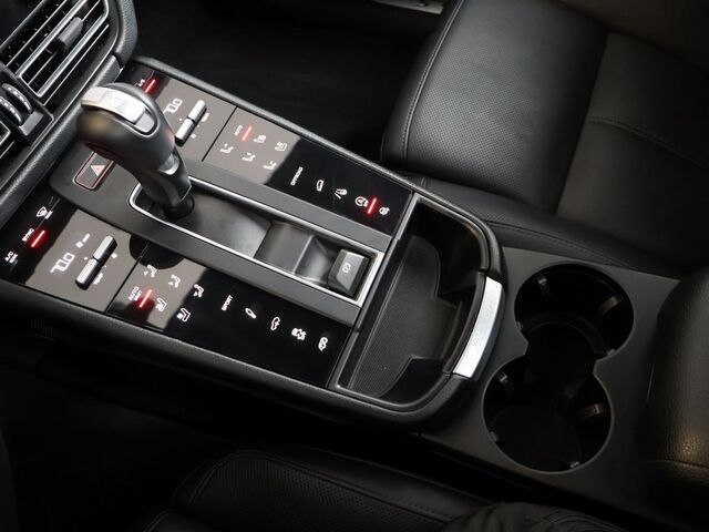 2022 Porsche Macan S Merriam KS