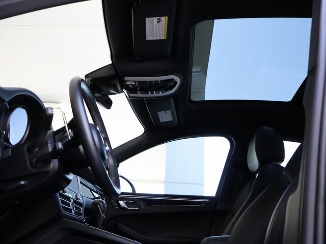 2022 Porsche Macan S Merriam KS