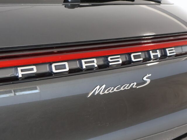 2022 Porsche Macan S Merriam KS