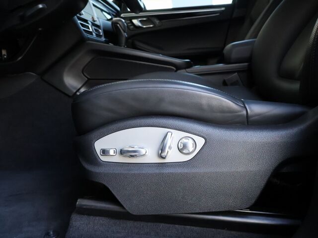 2022 Porsche Macan S Merriam KS