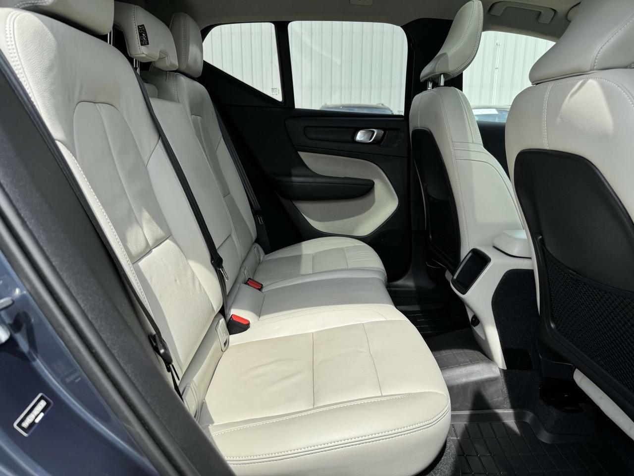 2022 Volvo XC40 Momentum Fredericksburg VA