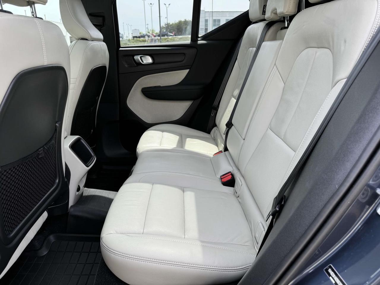 2022 Volvo XC40 Momentum Fredericksburg VA