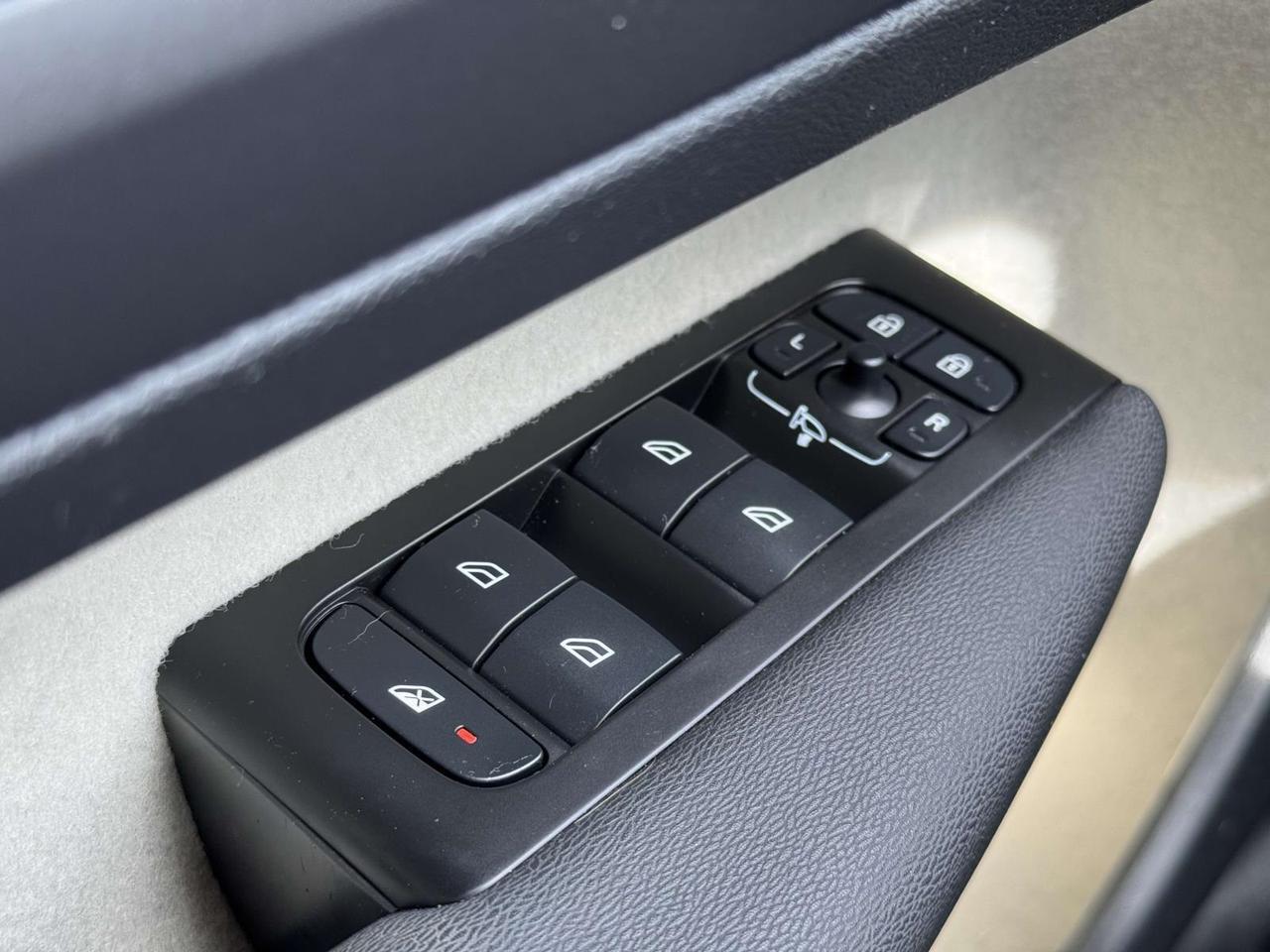 2022 Volvo XC40 Momentum Fredericksburg VA